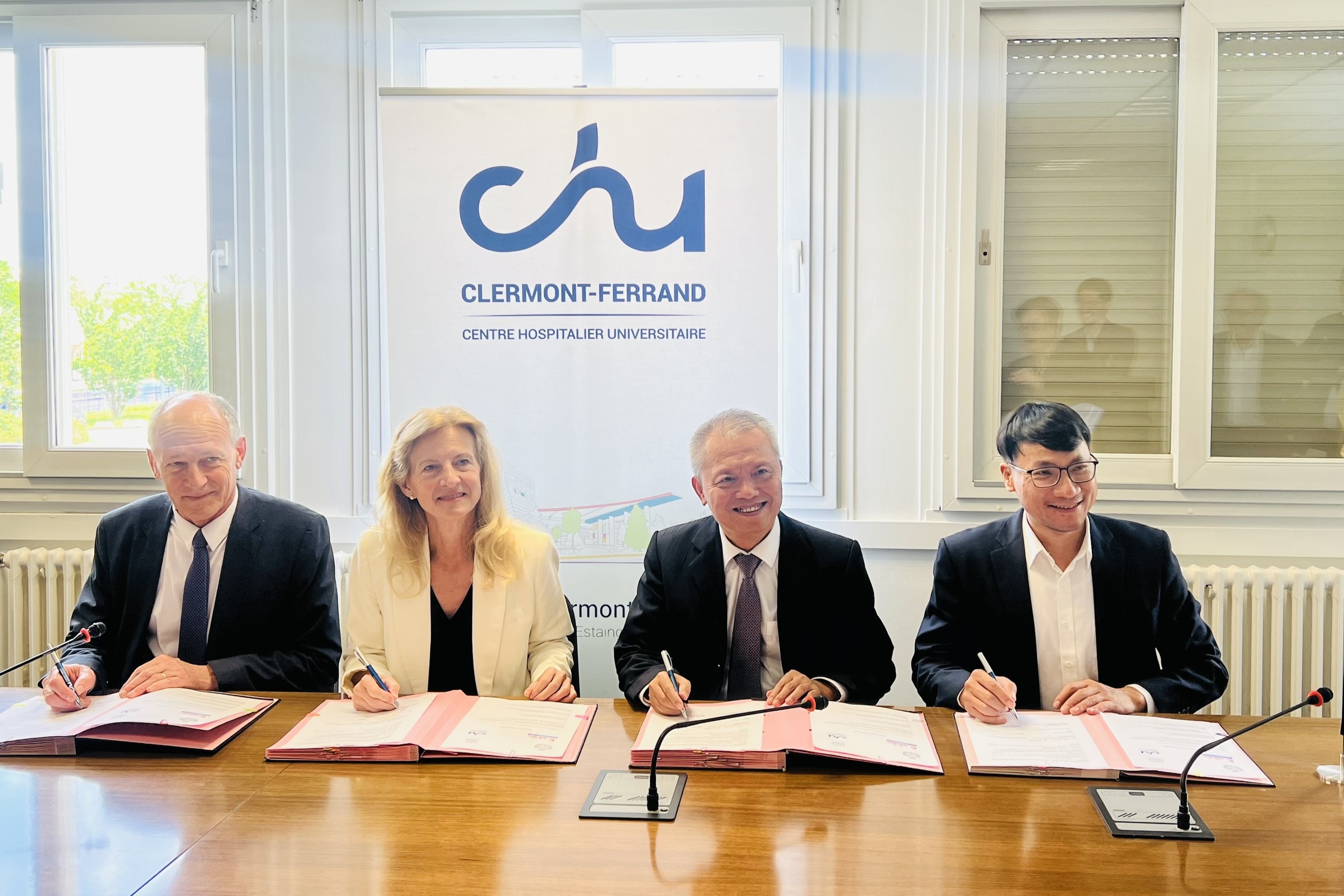 Tăng cường hợp tác với các đối tác Pháp tại Clermont Ferrand